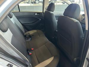 Hyundai i20 1.4 Fluid auto - Image 11