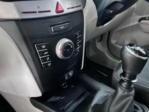 Mahindra XUV300 1.2T W6 - Image 6