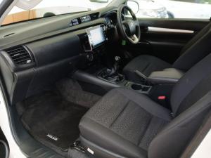 Toyota Hilux 2.4GD-6 single cab 4x4 Raider manual - Image 7