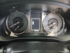 Toyota Hilux 2.4GD-6 single cab 4x4 Raider manual - Image 8