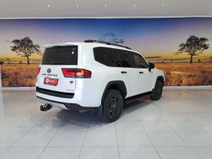 Toyota Land Cruiser 300 3.5T GR-Sport - Image 2