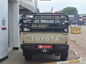 Toyota Land Cruiser 79 2.8GD-6 single cab auto - Image 5