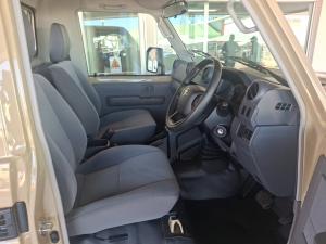 Toyota Land Cruiser 79 2.8GD-6 single cab auto - Image 4