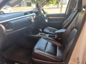 Toyota Hilux 2.8GD-6 double cab 4x4 Raider auto - Image 5