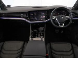 Volkswagen Touareg V6 TDI Executive R-Line - Image 18