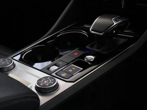 Volkswagen Touareg V6 TDI Executive R-Line - Image 24