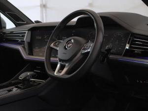 Volkswagen Touareg V6 TDI Executive R-Line - Image 29