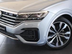 Volkswagen Touareg V6 TDI Executive R-Line - Image 2