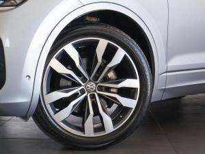 Volkswagen Touareg V6 TDI Executive R-Line - Image 3