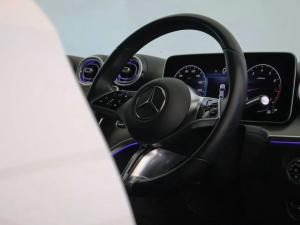 Mercedes-Benz C-Class C200 Avantgarde - Image 17