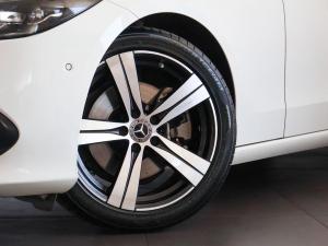 Mercedes-Benz C-Class C200 Avantgarde - Image 3