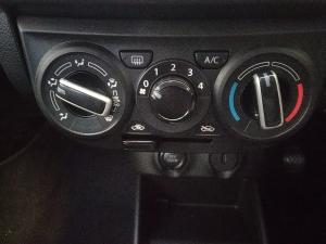 Toyota Vitz 1.0 XR manual - Image 11