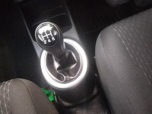 Toyota Vitz 1.0 XR manual - Image 13