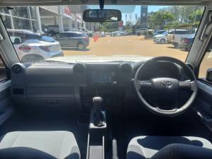 Toyota Land Cruiser 79 2.8GD-6 double cab - Image 6