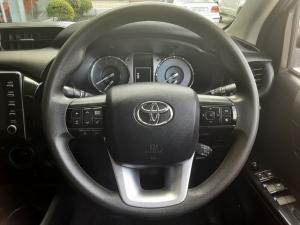 Toyota Hilux 2.4 GD-6 Raider 4X4 automaticD/C - Image 8