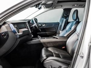Volvo XC60 B5 AWD Plus Bright - Image 4