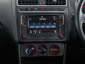 Volkswagen Polo Vivo hatch 1.6 Highline - Image 12