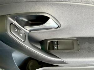 Volkswagen Polo Vivo hatch 1.6 Style - Image 12