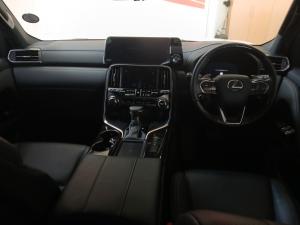 Lexus LX 500d Urban - Image 6