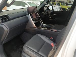 Lexus LX 500d Urban - Image 7