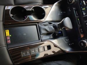 Lexus LX 500d Urban - Image 12