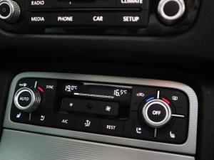 Volkswagen Touareg V6 TDI Luxury - Image 17
