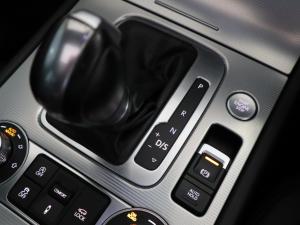 Volkswagen Touareg V6 TDI Luxury - Image 18