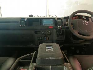 Toyota Quantum 2.7 GL 14-seater bus - Image 18