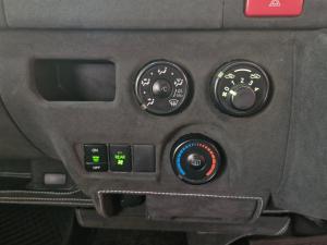 Toyota Quantum 2.7 GL 14-seater bus - Image 25