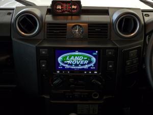 Land Rover Defender 110 TD multi-purpose - Image 12