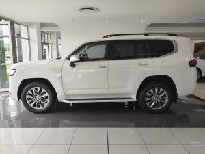 Toyota Land Cruiser 300 3.5T ZX - Image 3