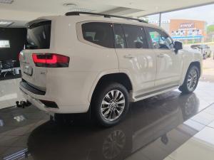 Toyota Land Cruiser 300 3.5T ZX - Image 4