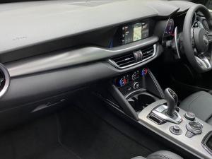 Alfa Romeo Stelvio 2.0T Veloce Q4 - Image 16