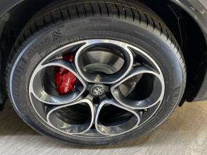 Alfa Romeo Stelvio 2.0T Veloce Q4 - Image 5