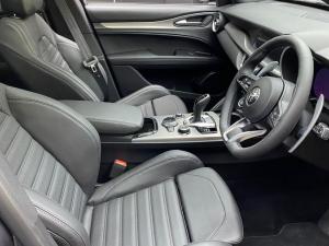 Alfa Romeo Stelvio 2.0T Veloce Q4 - Image 9