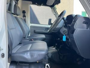 Toyota Land Cruiser 79 4.0 V6 single cab - Image 12
