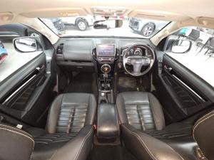 Isuzu mu-X 3.0 4WD - Image 10