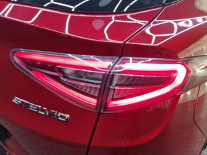 Alfa Romeo Stelvio 2.0T Veloce Q4 - Image 22