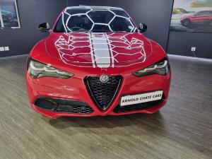 Alfa Romeo Stelvio 2.0T Veloce Q4 - Image 2