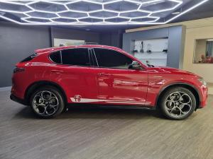 Alfa Romeo Stelvio 2.0T Veloce Q4 - Image 3