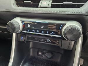 Toyota RAV4 2.0 GX - Image 11