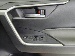 Toyota RAV4 2.0 GX - Image 13