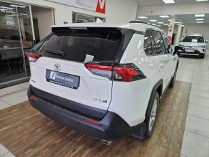 Toyota RAV4 2.0 GX - Image 2