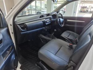 Toyota Hilux 2.0 single cab S (aircon) - Image 6