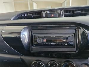 Toyota Hilux 2.0 single cab S (aircon) - Image 9