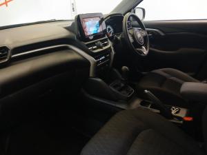 Toyota Urban Cruiser 1.5 XR manual - Image 7