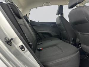 Hyundai i10 1.25 GLS/FLUID - Image 14