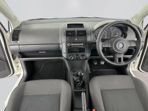 Volkswagen Polo Vivo 1.6 Trendline - Image 11