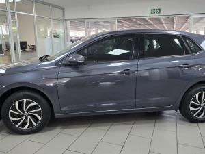 Volkswagen Polo hatch 1.0TSI Life auto - Image 9