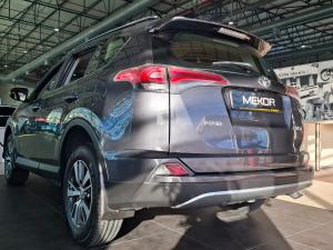 Toyota RAV4 2.0 GX auto - Image 11